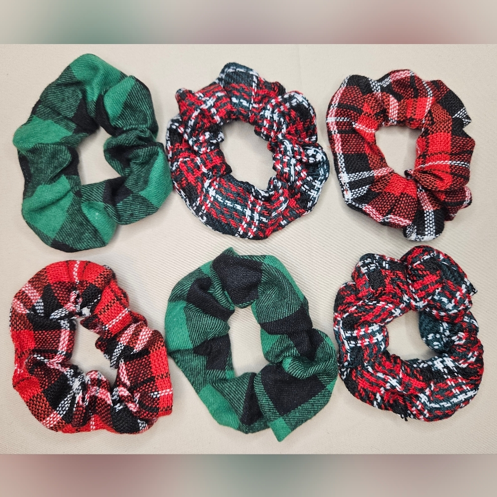 Holiday Scrunchies Set Of 4 NEW
